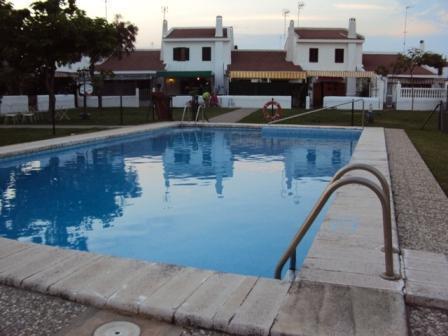 Alquilo chalet con piscina en Matalascañas