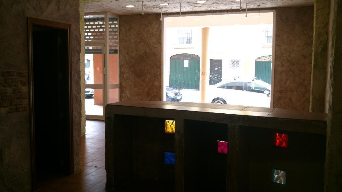 Alcalá guadaira, con garaje, 250 euros