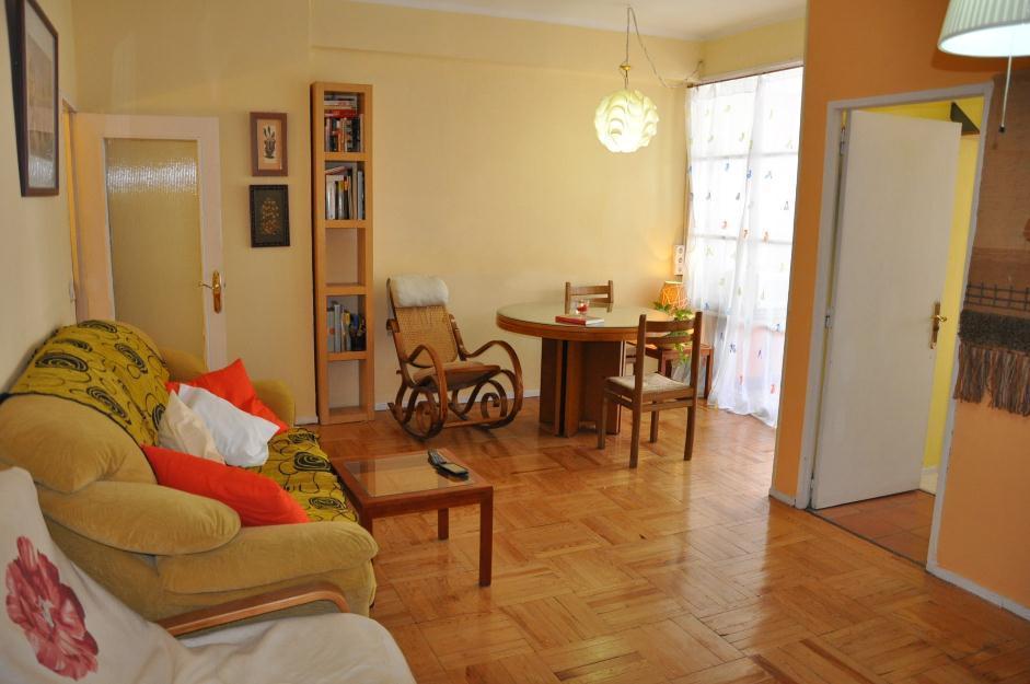 Bright and full equipped room_amplia habitacion casa con terraza madrid centro