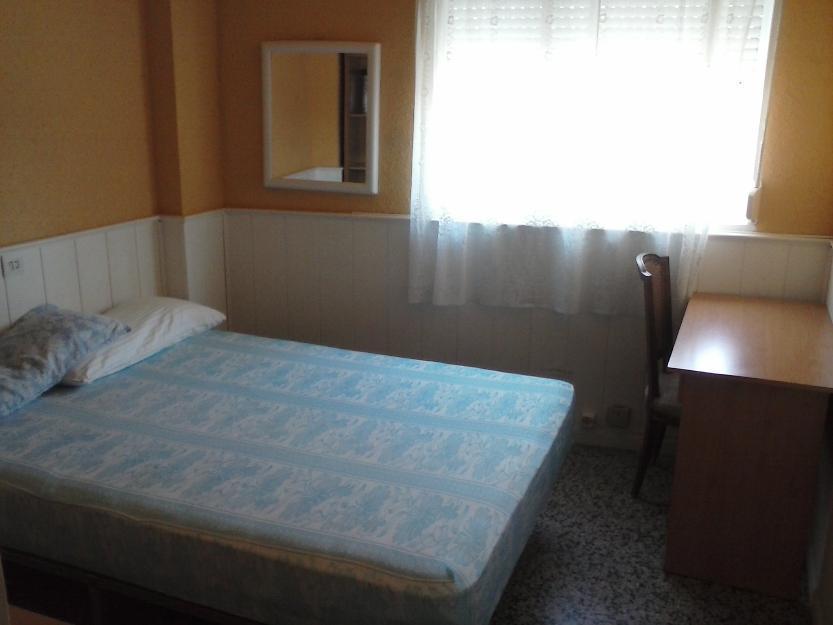 Se alquila habitación individual en Málaga