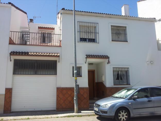 Cambio casa adosada por los garajes en santa clara de cuba, por ático en centro