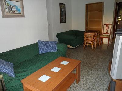 Habitación de matrimonio en piso de 3 habitaciones con garaje en Algeciras