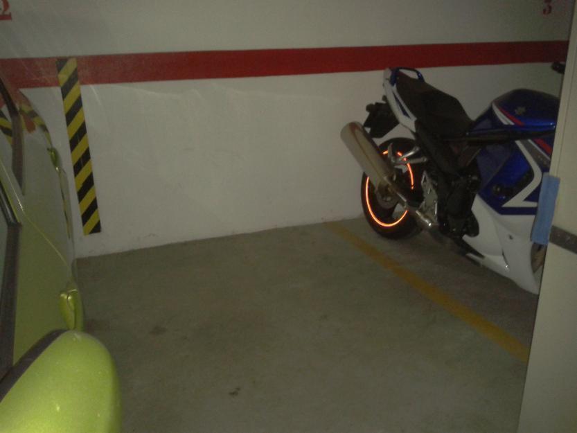 Alquilo plaza garaje para moto