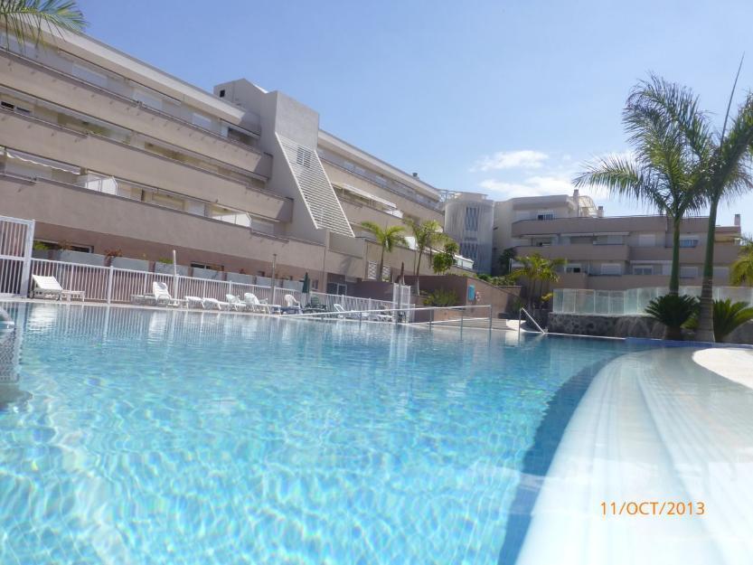 Piso en residencial con piscina, jardín, solárium, garaje y terraza. Playa San Juan