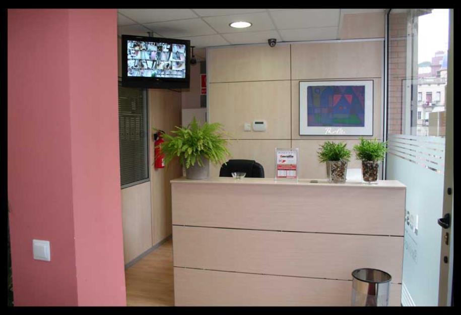 Venta de local de oficinas de 350m2 reformado y equipado zona pl. lesseps