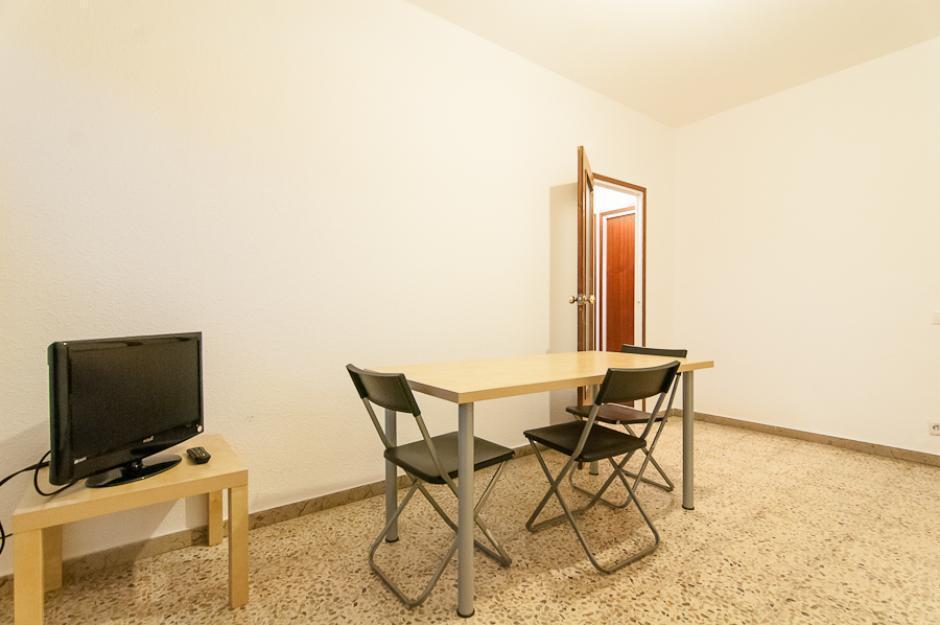 Rooms for rent in a fully furnished apartment in Barcelona
