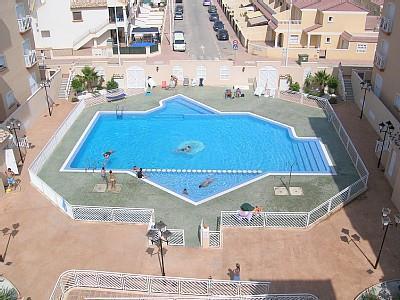 2 Bed, Top Floor Apartment & Large Pool