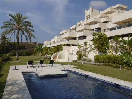 Apartamento a la venta en Nueva Andalucía Costa del Sol