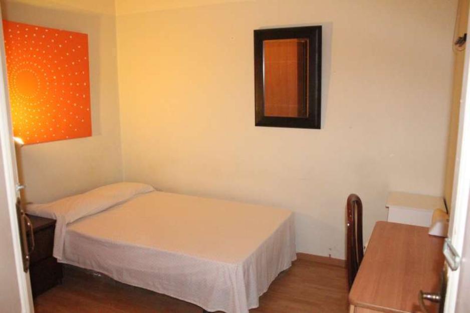 Habitación con cama doble en alquiler en barcelona