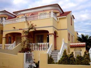 Casa en alquiler en Villamartin, Alicante (Costa Blanca)