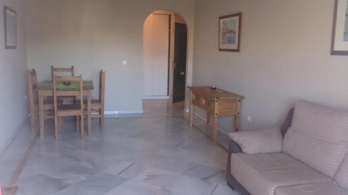 Alquilo estupendo piso en en Puerto Banus, Marbella.