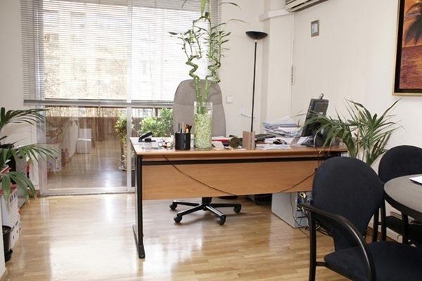 Despacho completamente equipado por 300 euros al mes