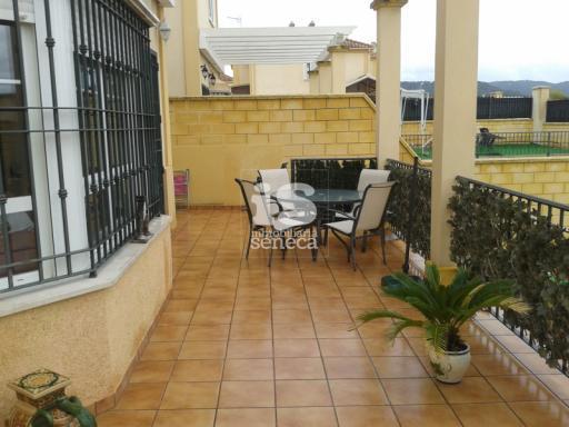 Chalet 4 hab. + 2 hab. auxiliares, Duplex - Córdoba - Córdoba