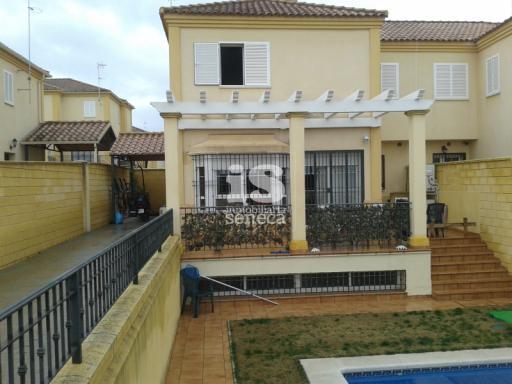 Chalet 4 hab. + 2 hab. auxiliares, Duplex - Córdoba - Córdoba