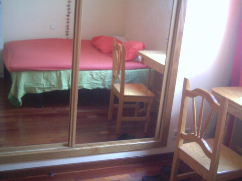 Room for rent next to Las Canteras beach / Se alquila habitación en Guanarteme