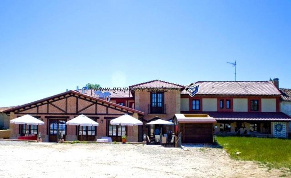 En venta o alquiler Centro de Turismo Rural con propiedad en Castrejón