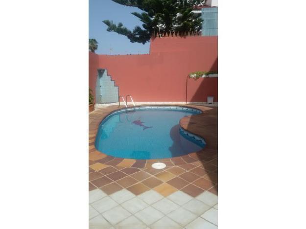 Chalet con piscina en Marzagán.
