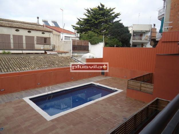 Piso en venta Vilafranca del Pendès, magnífico, seminuevo, piscina comunitaria.