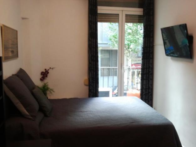 Habitación doble por días con balcon, TV y WiFi