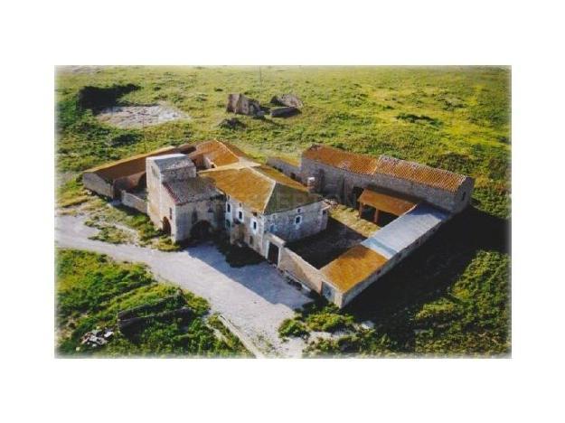 Historica y fortificada masia del siglo XVI en Alt Empordá