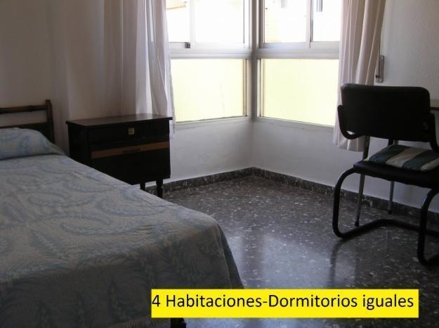 Alquilo habitación en piso compartido a estudiantes, Avda. Andalucía 25