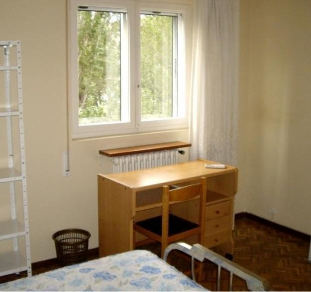 Dos habitaciones disponibles 175 € y 200 € al mes en piso amueblado de estudiantes